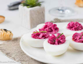 Oeufs mimosa à la betterave