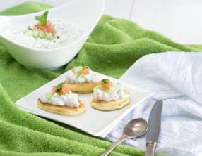 Blinis et tzatziki au cœur de saumon fumé