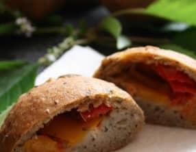 Pains aux graines, poivrons, mozzarella