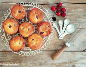 Muffins aux cerises et aux pépites de chocolat blanc
