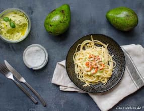 Linguine au pesto d'avocat et écrevisses