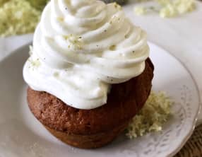 Cupcakes aux fleurs de sureau et au fudge caramel