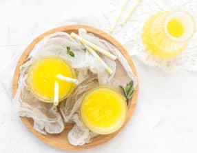 Jus détox à l'ananas et eau de coco, gingembre, menthe citron vert