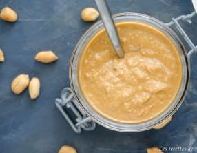 Beurre de cacahuètes crunchy maison