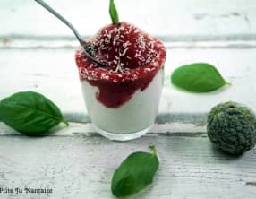 Glace fraise basilic et noix de coco combawa