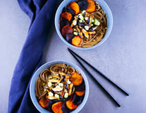 Bouillon miso, nouilles Soba, légumes racines rôtis et shiitakés