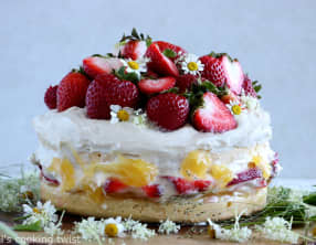 Gâteau suédois de Midsommar aux fraises