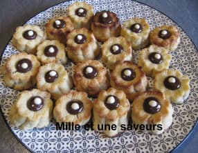 Biscuit fleur avec au coeur noix de cajou, cardamome et eau de rose