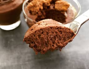 Mousse au chocolat, croustillant praliné de Christophe Adam