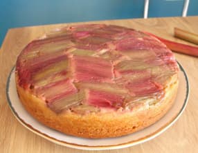 Gâteau renversé à la rhubarbe