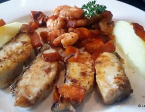 Poisson Corvina Rex et crevettes à la sauce soja