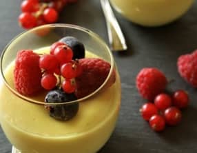 Petites crèmes aux fruits rouges