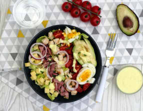 Salade Cobb et sauce yaourt moutarde-miel