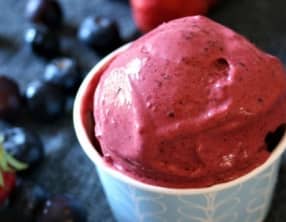Glace sans sorbetière aux fruits rouges
