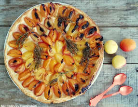 Tarte aux deux abricots, miel et romarin