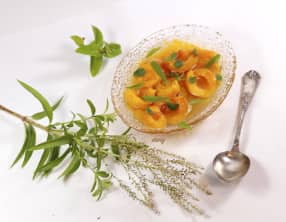 Abricots pochés menthe et verveine citron