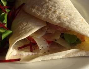 Wraps au poulet, crudités et parmesan