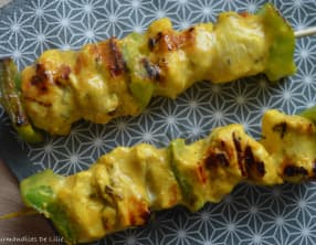 Brochettes de poulet au curry et au romarin