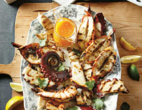 Fruits de mer grillés, sauce à l'ail et aux herbes