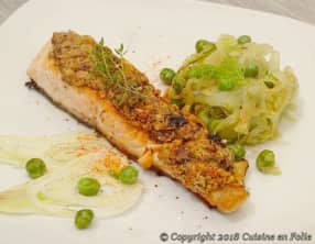 Saumon en croûte d'amandes et piment d'Espelette, poêlée de courgette et fenouil