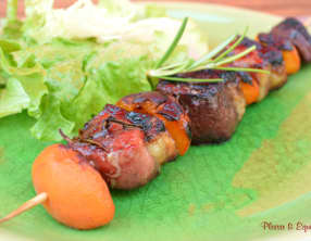 Brochettes de canard aux abricots