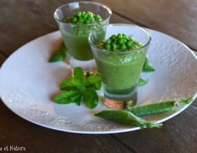 Soupe froide de petits pois à la menthe
