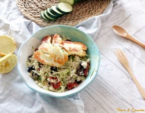 Salade de boulghour aux courgettes râpées et halloumi grillé