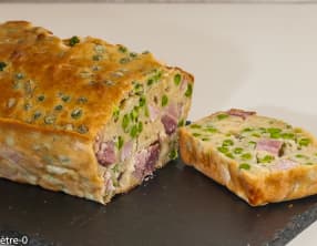 Cake au jambon, mozzarella et petits pois