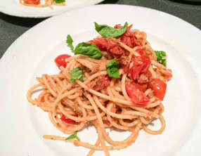 Linguine con pomodorini freschi