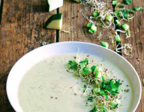 Soupe froide de courgette au tofu soyeux