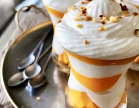 Crème de yaourt grecque à la mangue