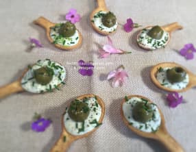 Petite cuillère apéritive tzatziki olive