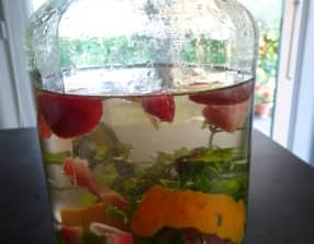 Eau parfumée aux fruits et à la menthe