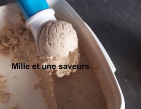 Glace au miel et noix caramélisées