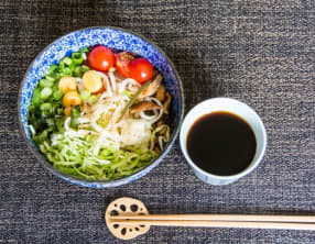Udons froids aux légumes d’été