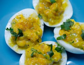 Oeufs mimosa au curry et à la coriandre