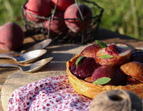 L'exubérante tarte pêche verveine de Claire Damon