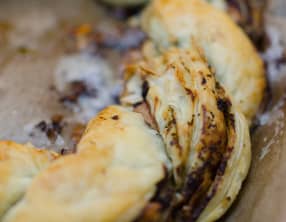 Couronne tressée au Roquefort et aux amandes effilées