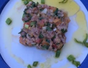 Tartare de thon rouge, tomate et oignon cébette