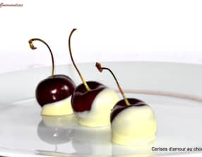 Cerises d’amour au chocolat blanc.