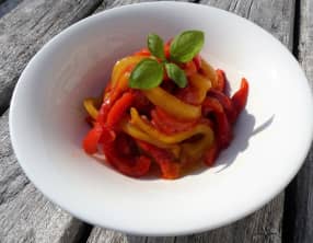 Salade de poivrons grillés et marinés à l’huile d’olive