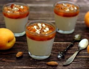 Panna cotta à l'amande et abricot