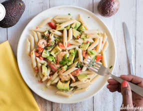 Salade de pâtes avocat crevettes fruit de la passion