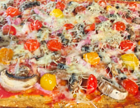 Pizza et sa pâte au chou-fleur sans farine