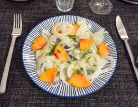 Salade de fenouil, pêche et basilic