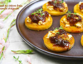 Panisse en tartelettes, au chèvre frais et confit d'oignon