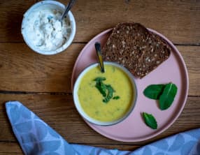 Soupe froide courgettes, pois chiches, menthe