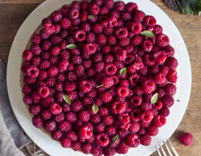 Tarte aux framboises à la crème d'amandes et à la crème pâtissière