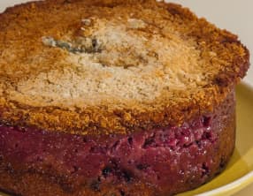 Gâteau aux cassis, framboises et blancs d'oeufs