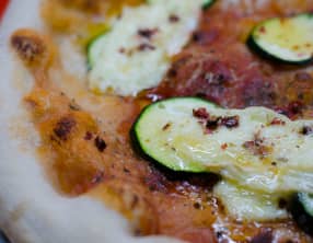 Pizza à la courgette et au Brie